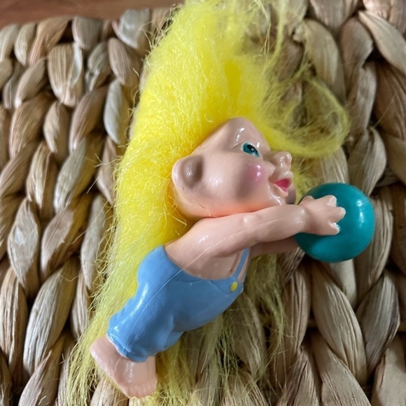 Vintage Treasure Trolls Yellow Hair kid - Picture 1 of 2